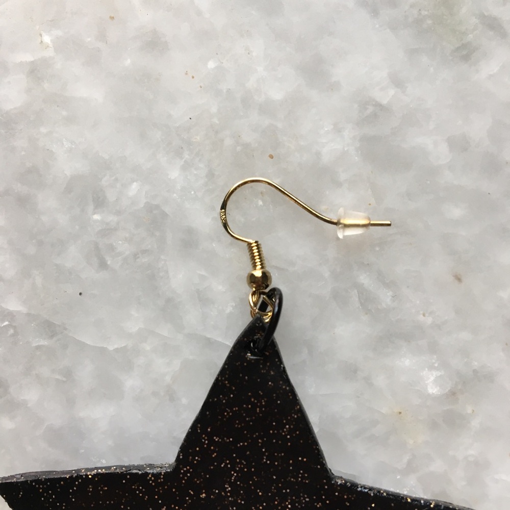 Large Black Stars with gold glitter accents handcrafted statement earrings ✨⭐️🖤 - Picture 11 of 13